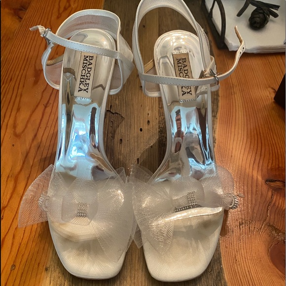 Badgley Mischka Jessica Bow Heel